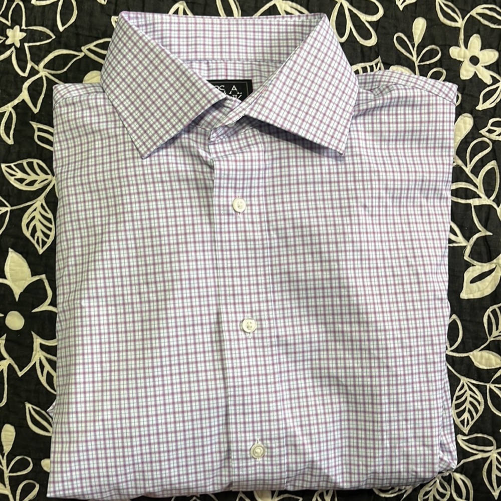 (424)NWOT Mens long sleeve dress shirt by Jos A Bank. Size 15 1/2-35.